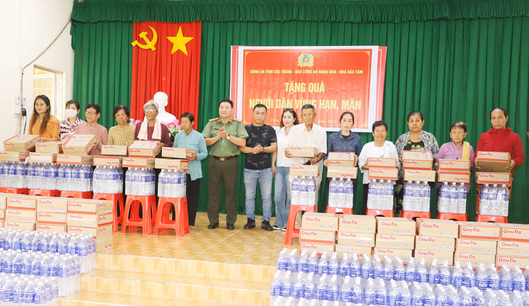 Báo CAND chia sẻ khó khăn với người dân vùng hạn mặn -3