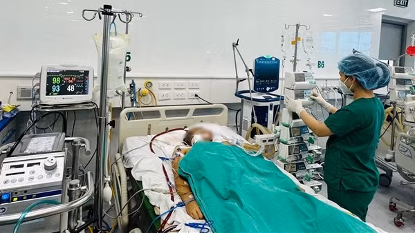 Ba người trẻ mắc cúm B nguy kịch