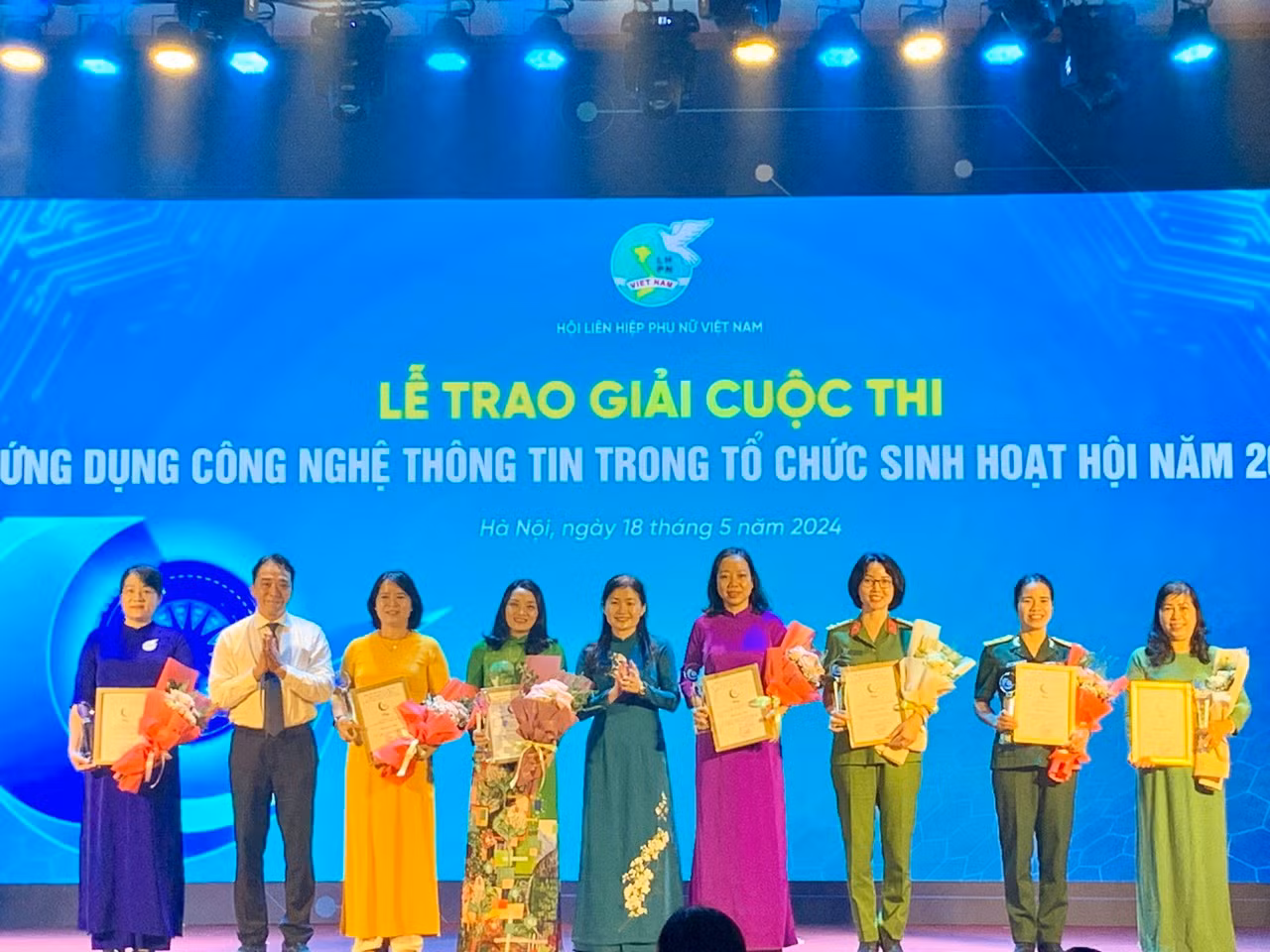 Chuyển đổi số thúc đẩy sự phát triển của phụ nữ -0