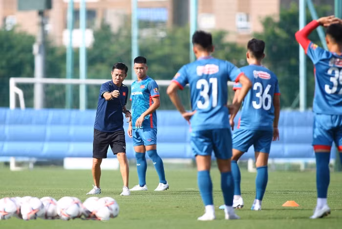 Sự trở lại của huấn luyện viên Mai Đức Chung -0