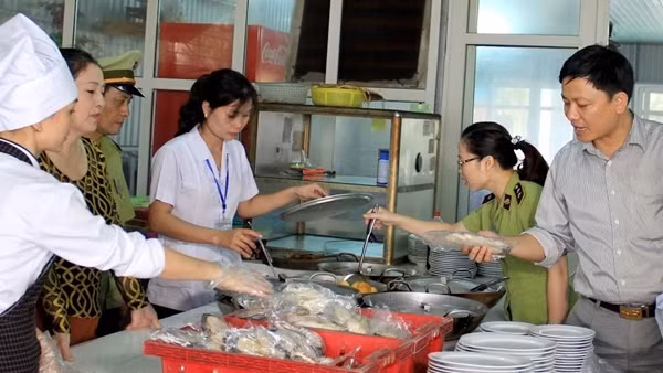 Siết chặt nhiều giải pháp kiểm soát vệ sinh an toàn thực phẩm