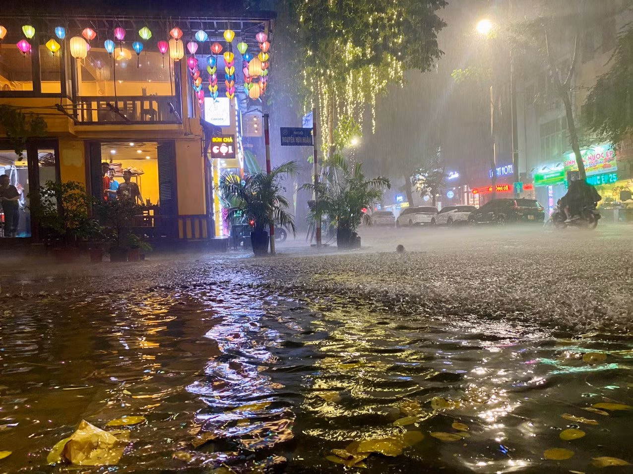 Chủ động ứng phó với mưa lớn kèm dông, lốc, sét, mưa đá và gió giật mạnh -0