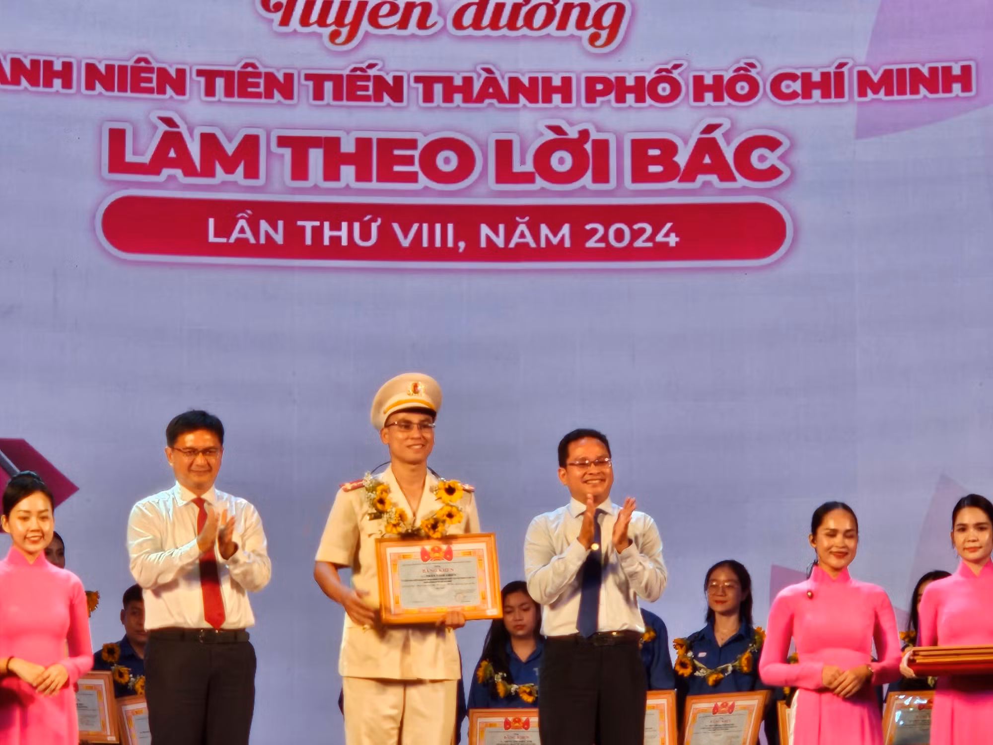 Tuyên dương 9 cán bộ trẻ Công an TP Hồ Chí Minh làm theo lời Bác -0