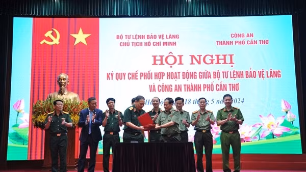 Bộ Tư lệnh Bảo vệ Lăng Chủ tịch Hồ Chí Minh và Công an TP Cần Thơ ký kết quy chế phối hợp