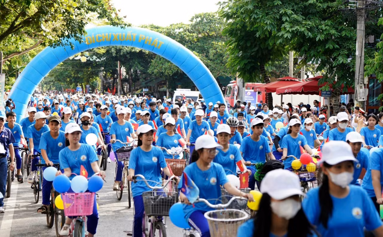 Sôi động giải đua xe đạp ‘Điểm đến hòa bình’