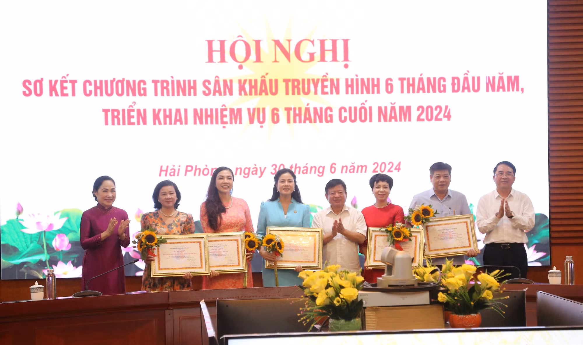  tình yêu công chúng với nghệ thuật sân khấu -0