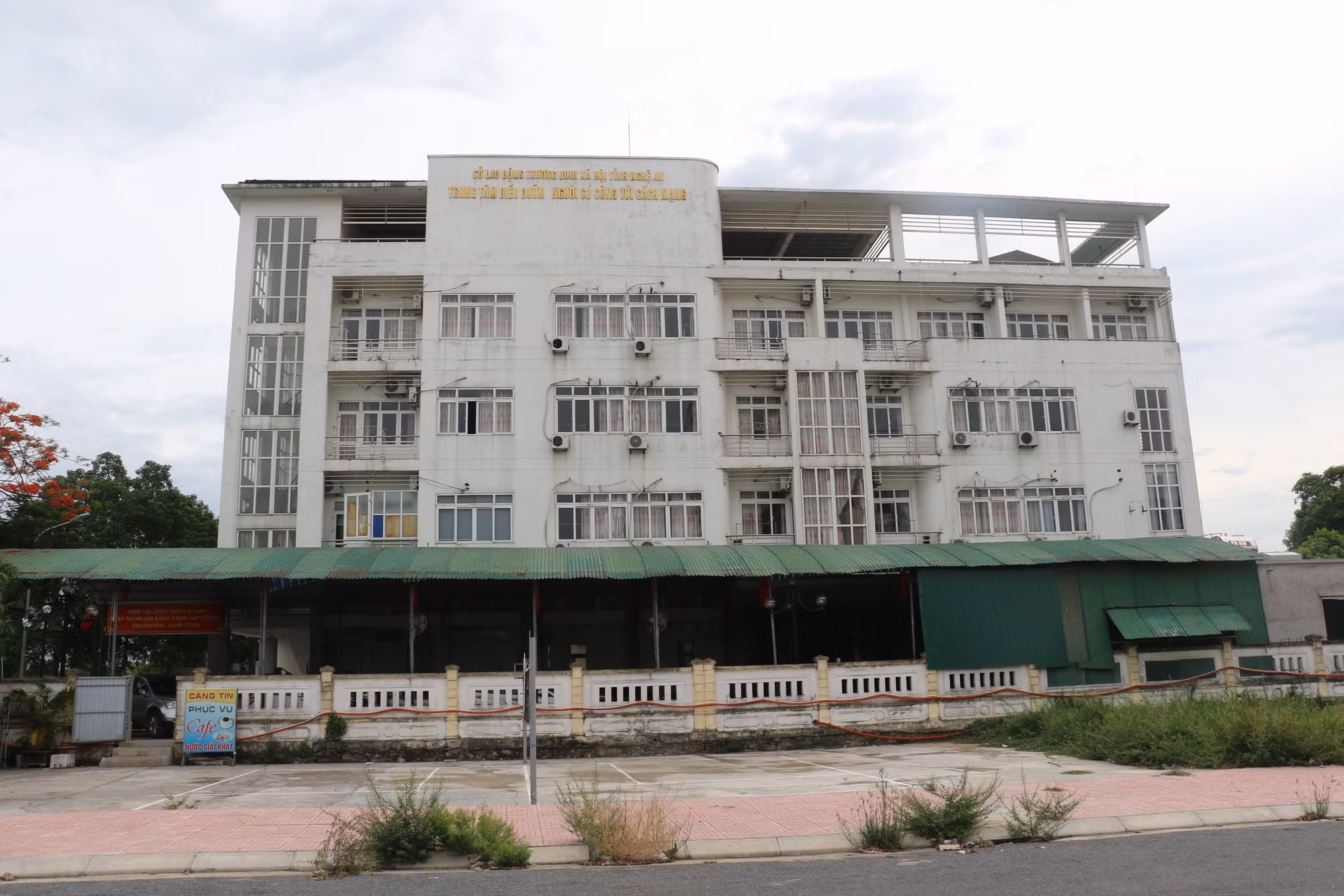 Giám đốc trung tâm điều dưỡng cùng cấp dưới lập khống hồ sơ thầu “tiền tỷ” -0