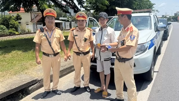 Nam thanh niên viết thư cảm ơn sau khi được CSGT tận tình giúp đỡ