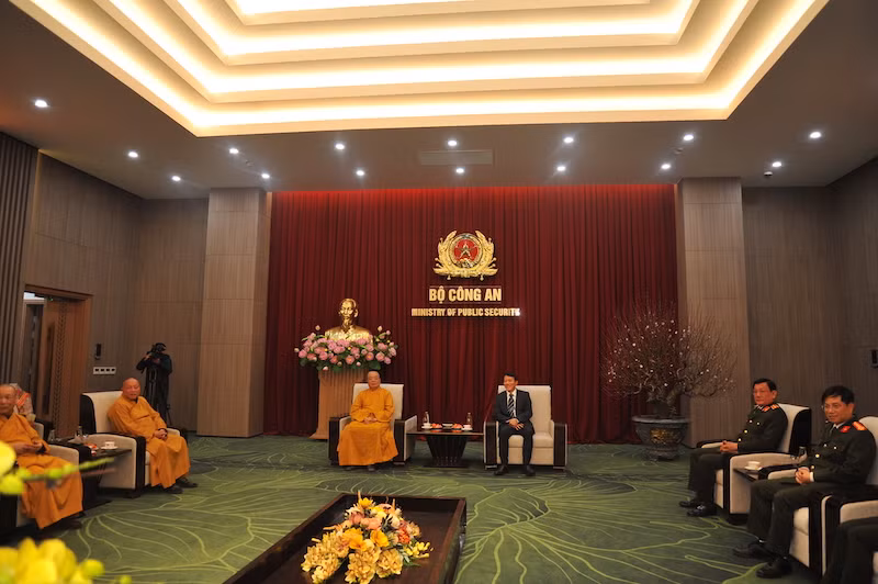 Trung ương Giáo hội Phật giáo Việt Nam và Hội thánh Tin lành Việt Nam (miền Bắc) chúc mừng lực lượng Công an nhân dịp năm mới -0