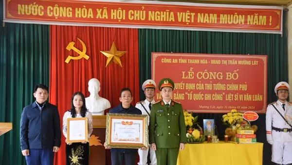 Trao Bằng Tổ quốc ghi công cho thân nhân Liệt sĩ Vi Văn Luân