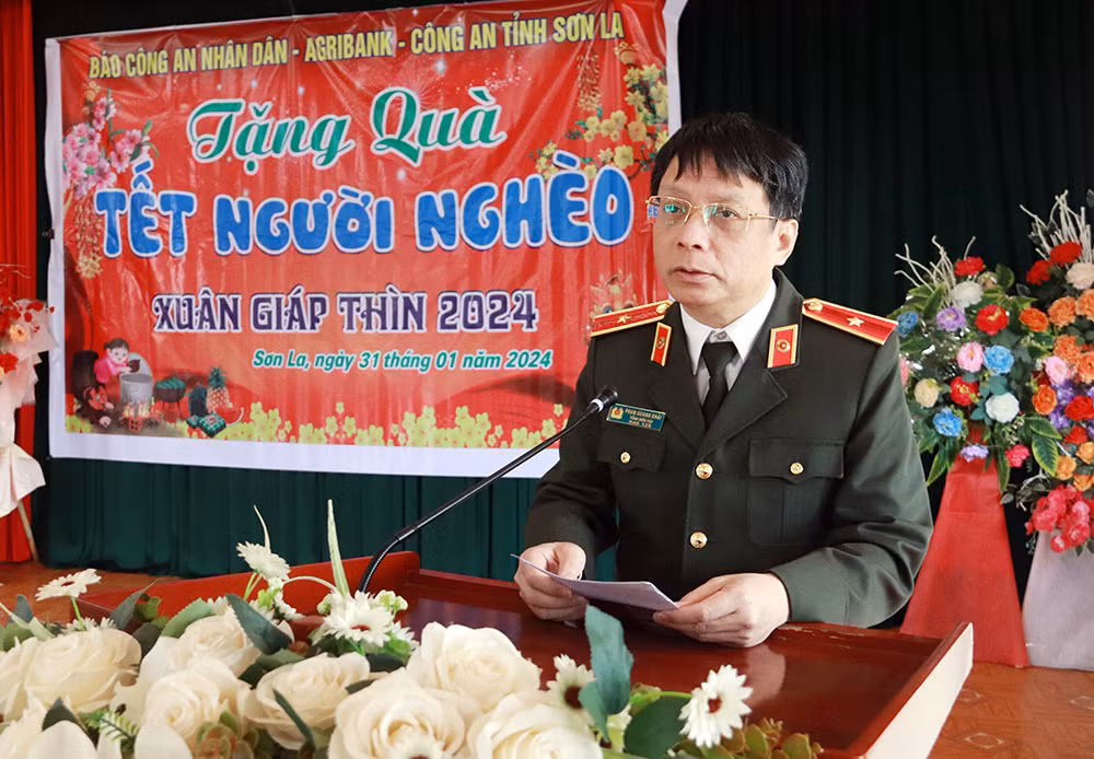 Gửi chút xuân sớm tới bà con vùng biên Sơn La -0