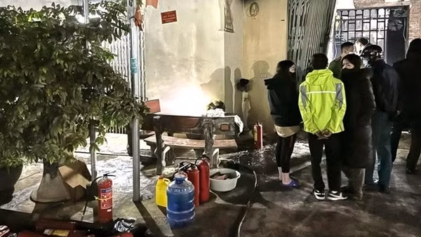 Cháy nhà trong đêm, 3 mẹ con tử vong