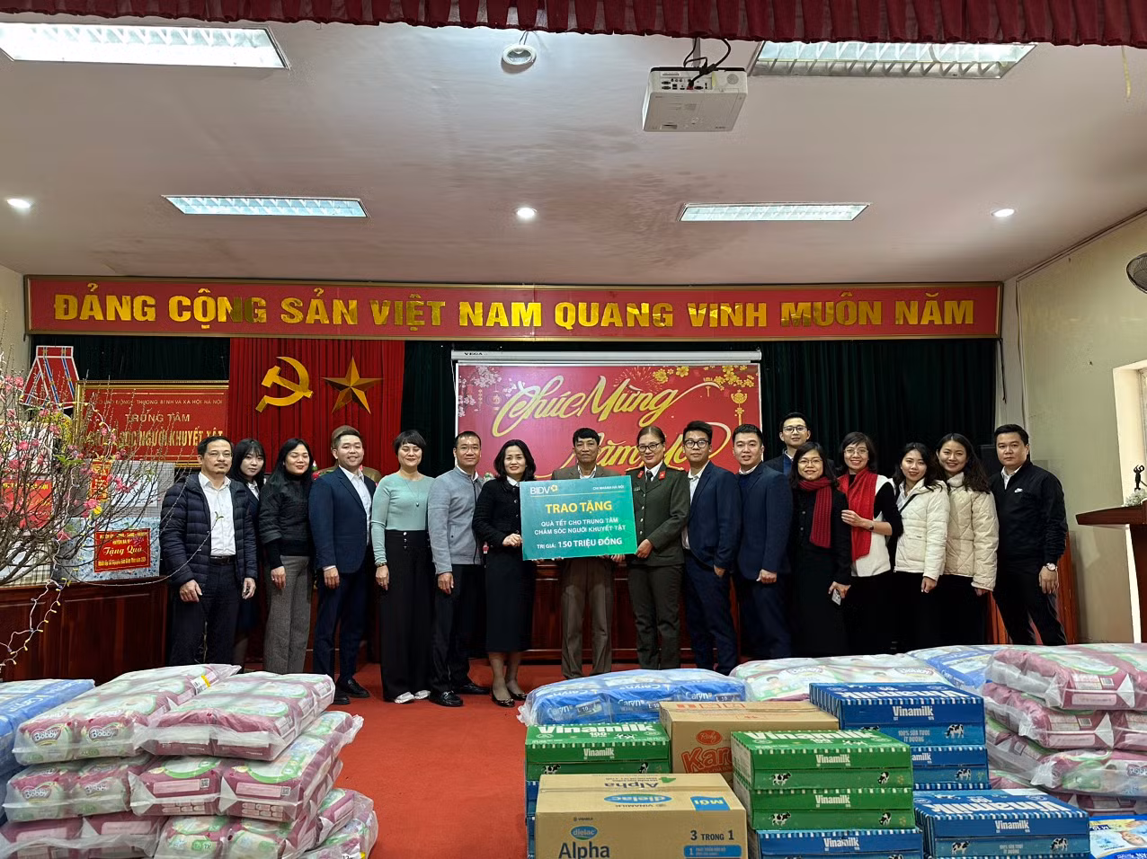Báo CAND, Ngân hàng BIDV trao quà Tết cho những mảnh đời bất hạnh -0