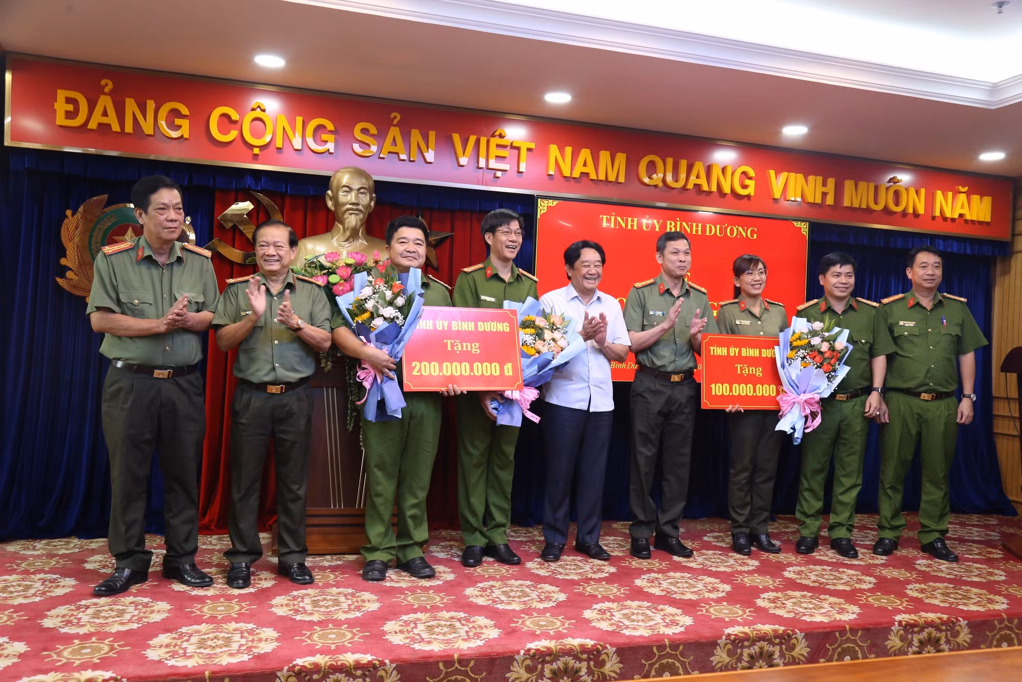 Thưởng 300 triệu đồng cho lực lượng Công an triệt xóa các chuyên án lớn -0