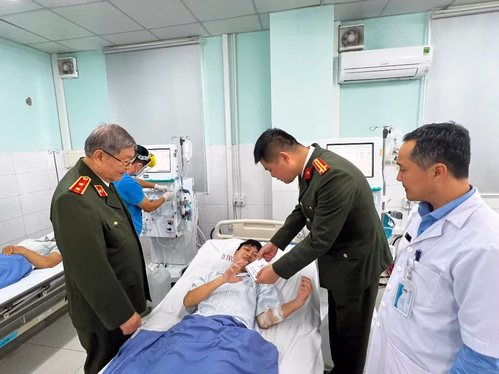 Chương trình “Tết sẻ chia – Vì người nghèo” do Báo CAND phối hợp với Hội golf Đà Nẵng tổ chức: Ấm áp tình xuân bên đôi bờ sông Hàn -0