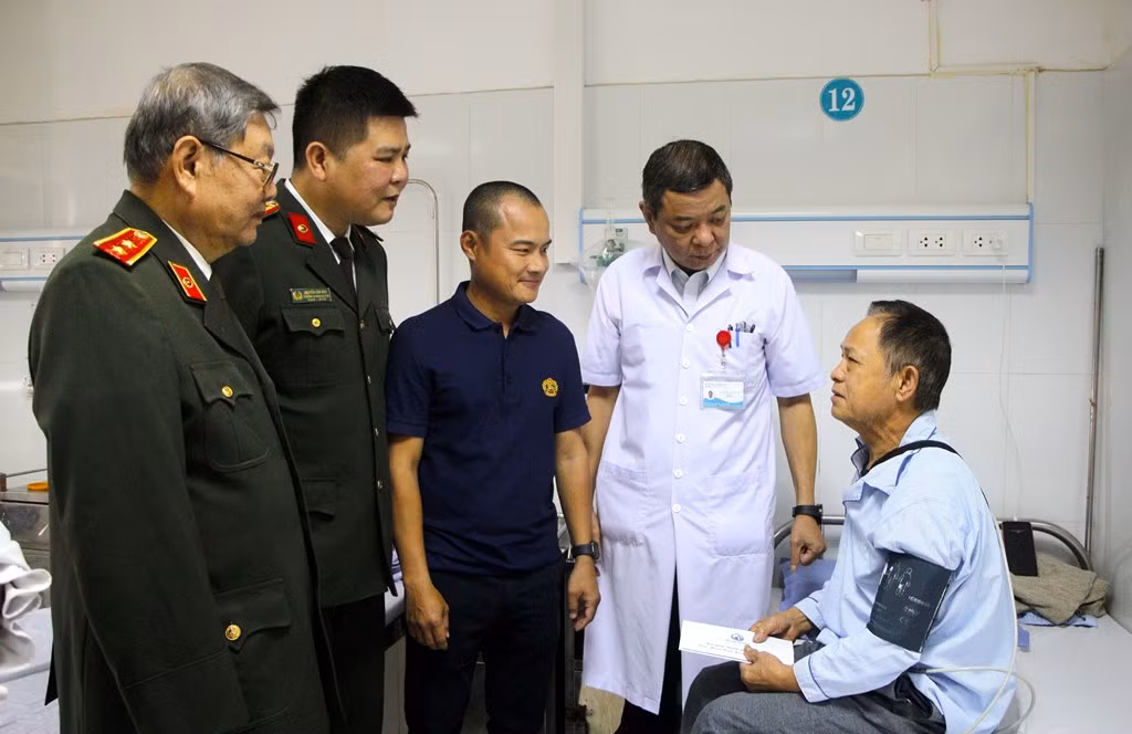 Chương trình “Tết sẻ chia – Vì người nghèo” do Báo CAND phối hợp với Hội golf Đà Nẵng tổ chức: Ấm áp tình xuân bên đôi bờ sông Hàn -0