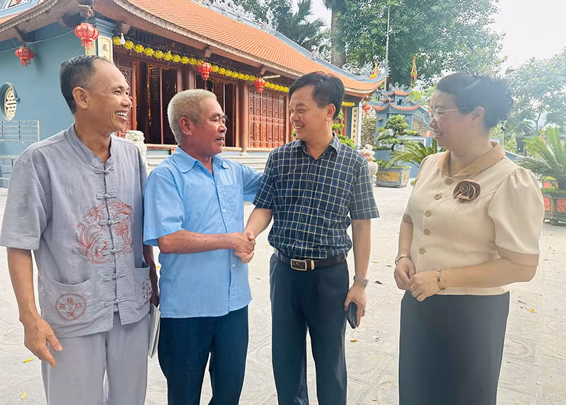 Có anh về, bản làng ấm lửa -0