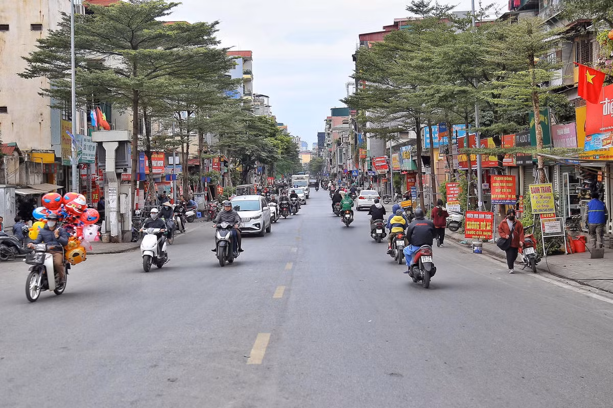 Từ 14/2: Thí điểm cấm taxi giờ cao điểm trên phố Khâm Thiên -0