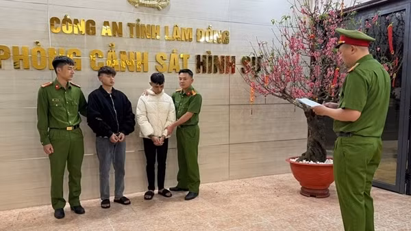 Hai thanh niên cướp tiệm vàng đêm giao thừa, bị bắt sau 16 giờ gây án