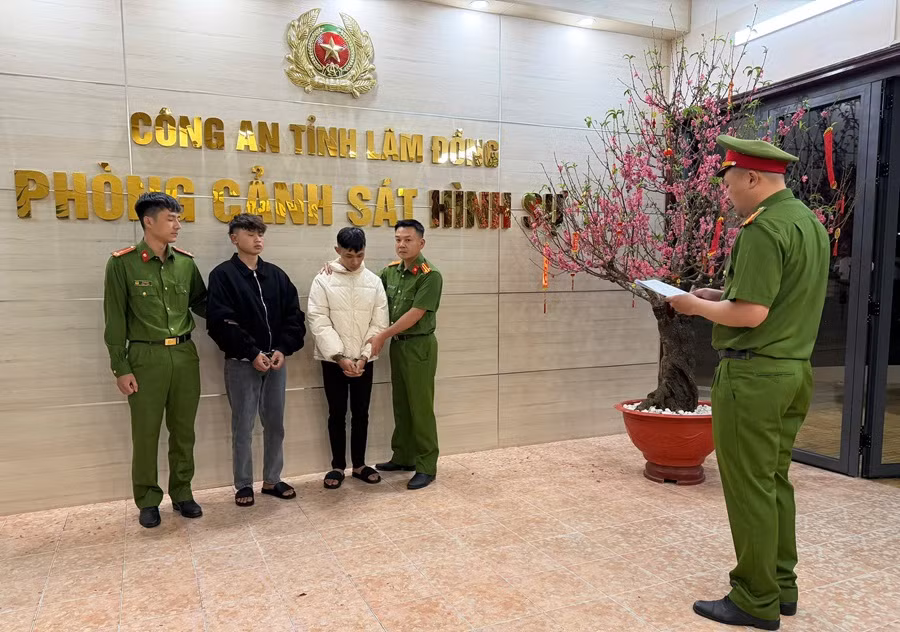 Bắt 2 thanh niên cướp tiệm vàng trong đêm giao thừa -0