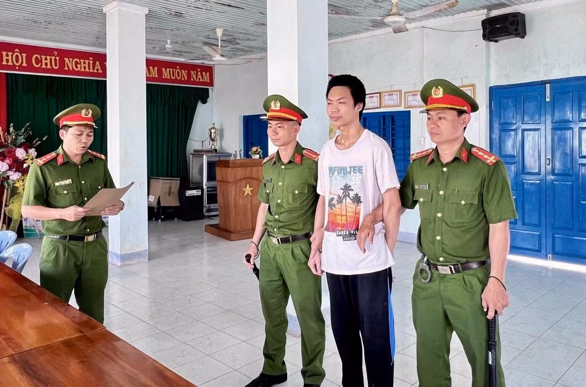 Bắt giam đối tượng thuê 10 xe máy rồi đem bán -0