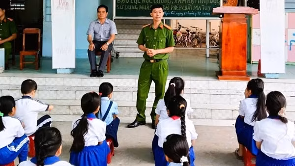 Cảnh báo tội phạm xâm hại tình dục trẻ em vùng sông nước miền Tây
