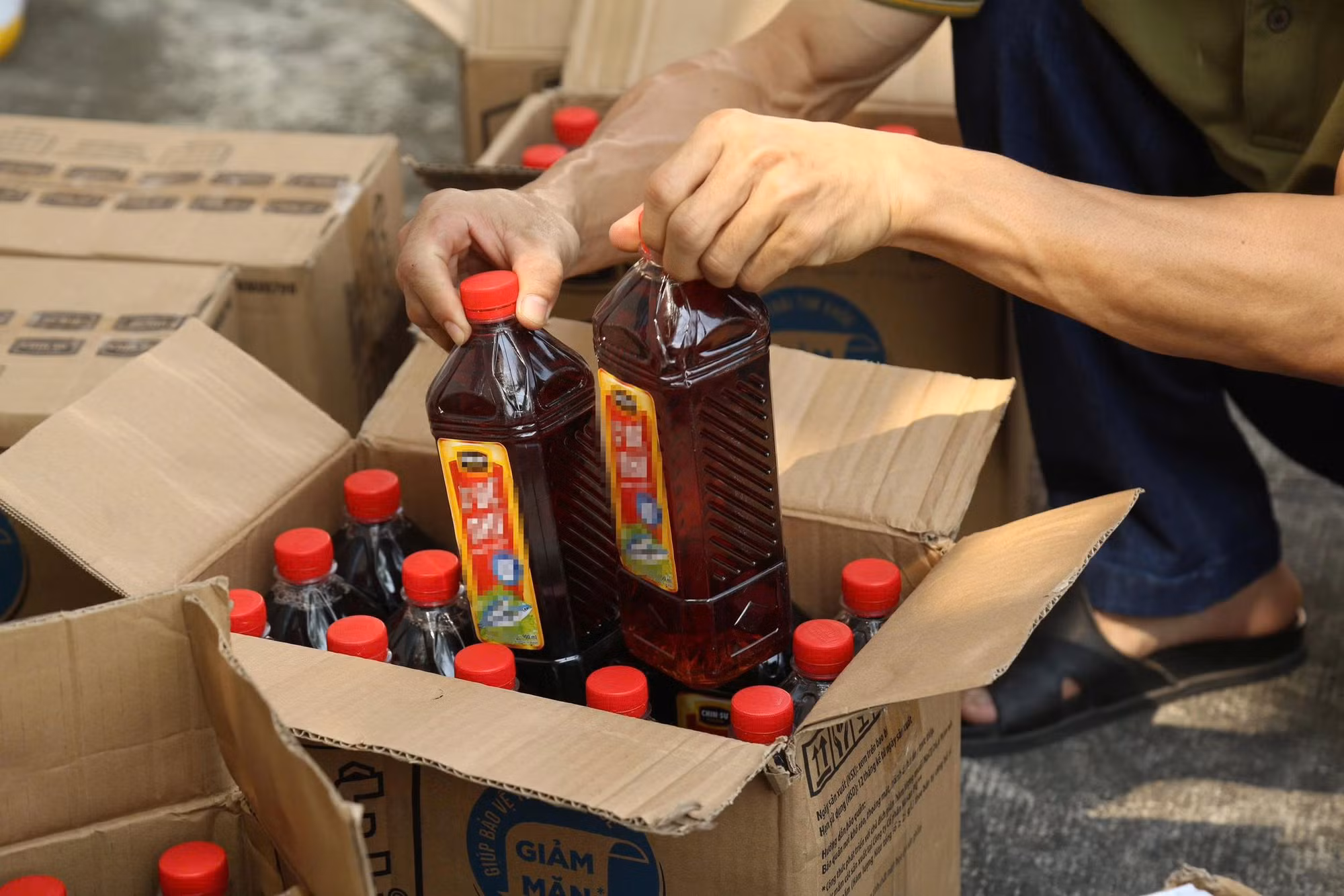 Triệt xóa đường dây sản xuất, buôn bán hàng giả là nước mắm, bột nêm, bột ngọt… số lượng lớn -6