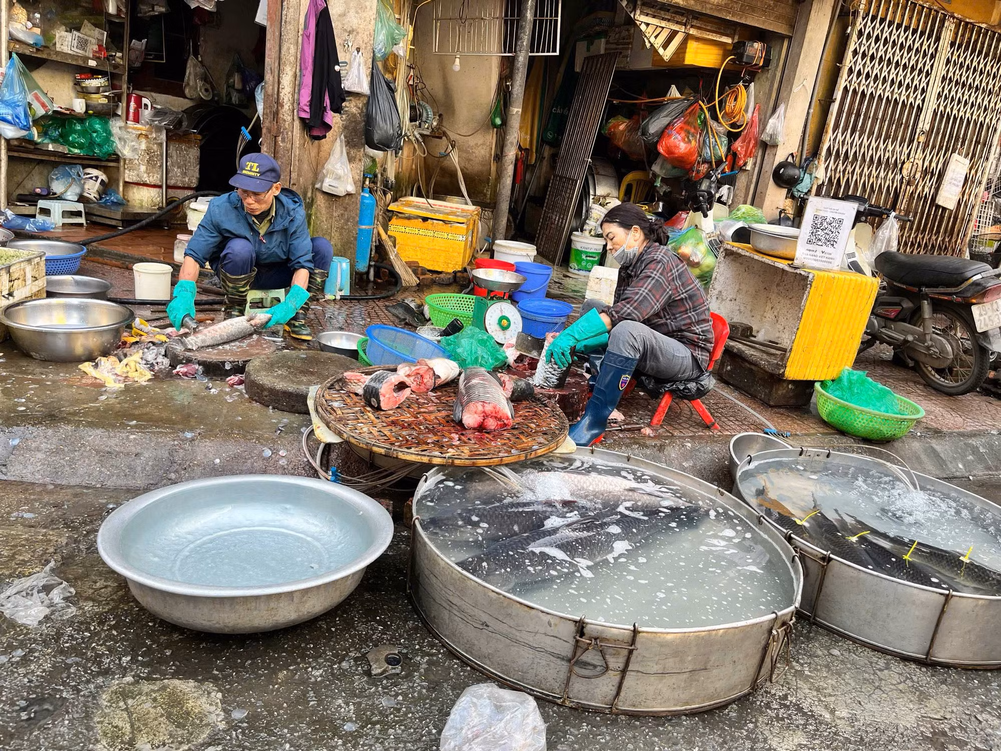 Nhộn nhịp phiên chợ cuối năm: Người dân đi chợ từ 6 giờ sáng -0