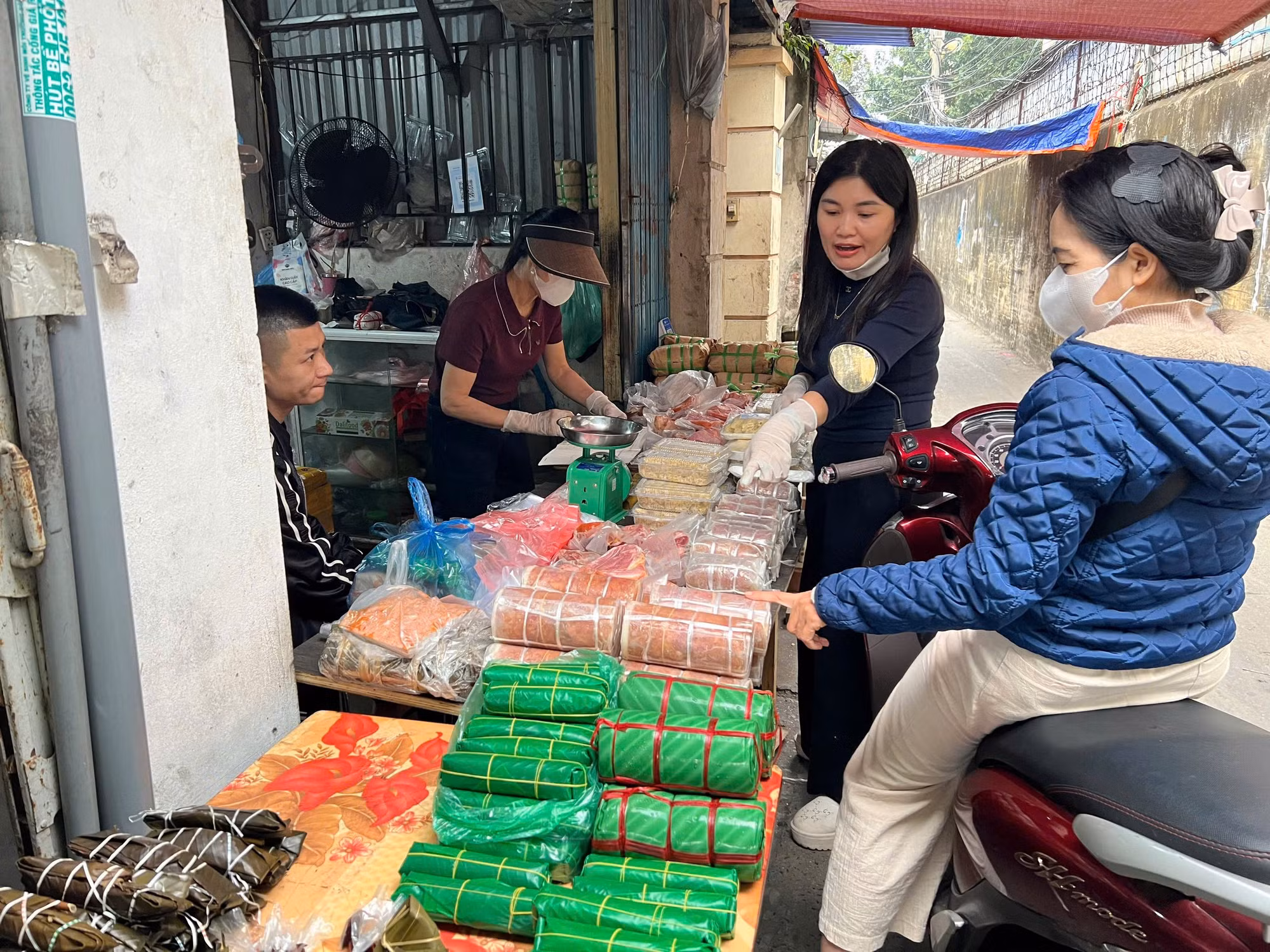 Ngày 28 Tết: Sức mua tăng, thị trường vẫn giữ giá ổn định -0