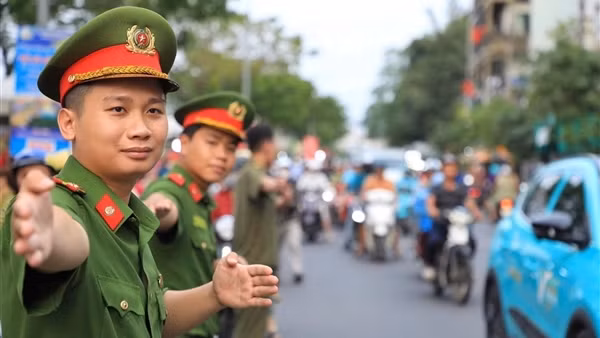 Công an TP Hồ Chí Minh thức cho dân ngủ, gác cho dân vui