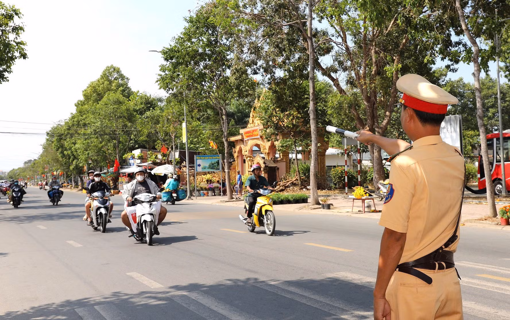 Cảnh sát giao thông Cần Thơ siết chặt kỷ cương, vì một mùa Tết yên vui -1