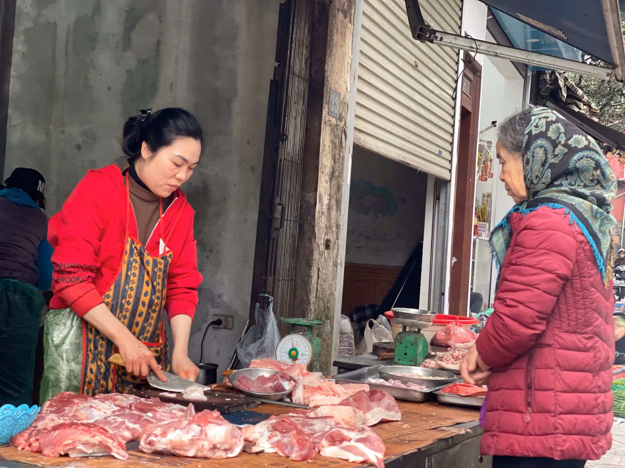 Sức mua tăng mạnh cận Tết, giá thực phẩm tươi sống nhích nhẹ -0