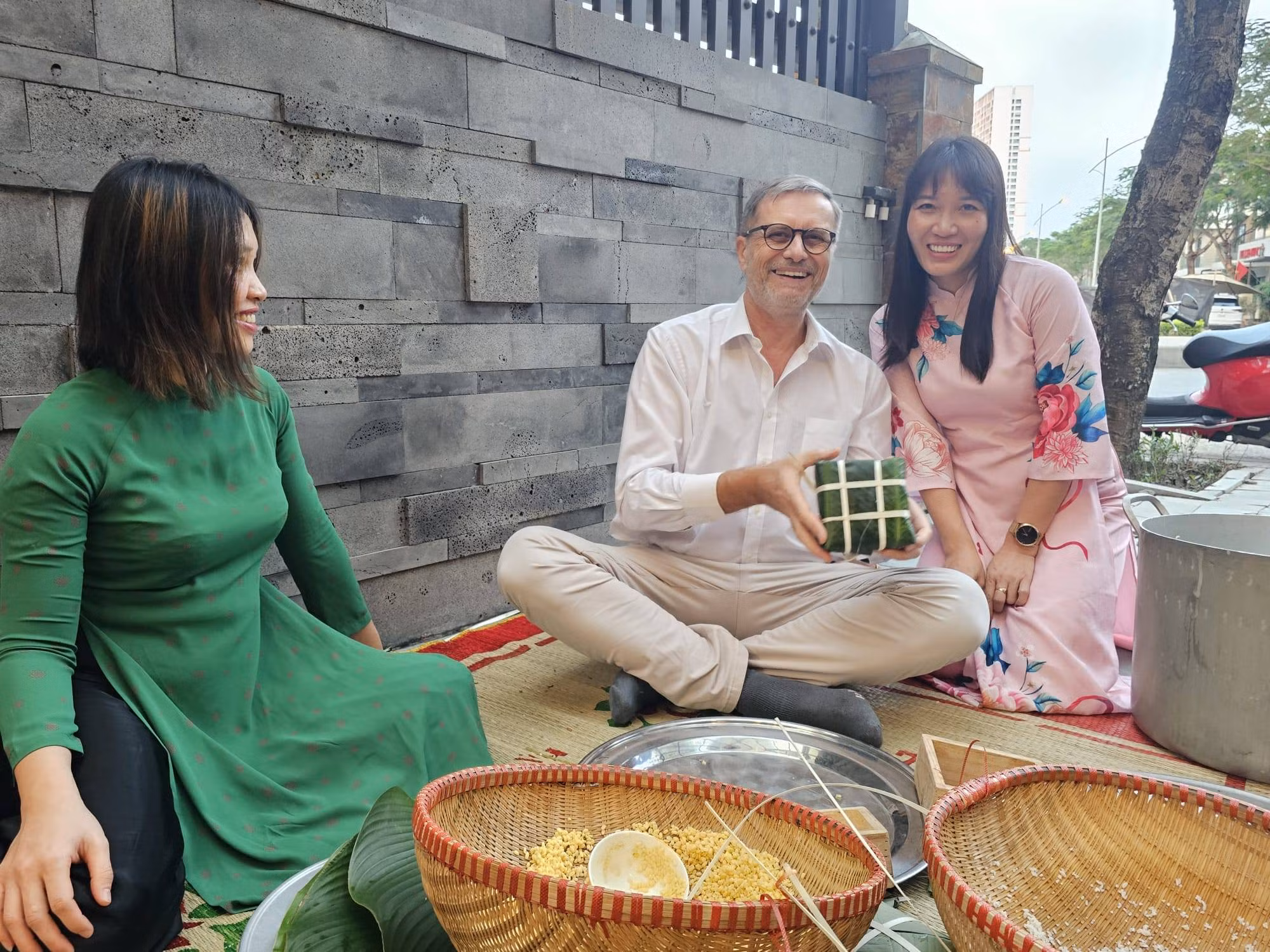 Đại sứ Pháp và trải nghiệm trọn vẹn hành trình Tết Việt -0
