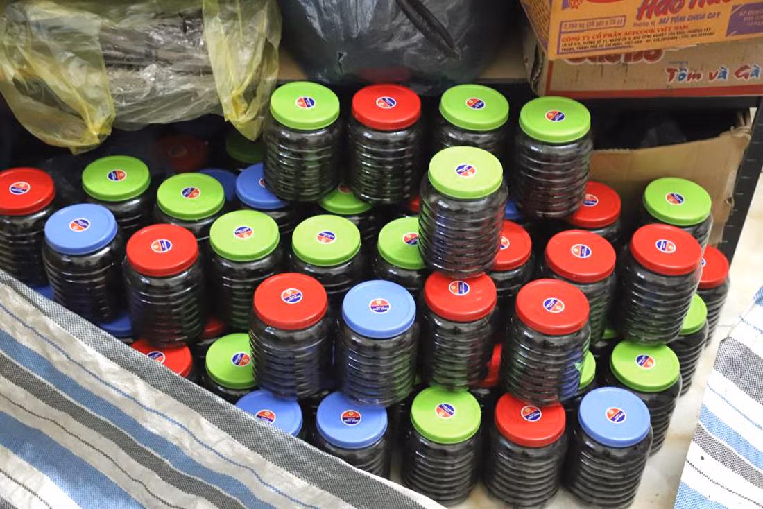 Thu giữ hơn 2 tấn tang vật trong đường dây sản xuất thuốc tăng cân giả -0