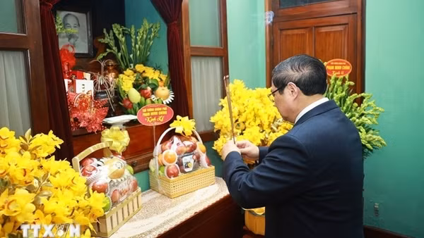 Thủ tướng Phạm Minh Chính dâng hương tưởng nhớ Chủ tịch Hồ Chí Minh tại Nhà 67