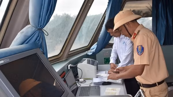 Tăng cường kiểm tra để đảm bảo trật tự, an toàn tuyến tàu khách Phan Thiết – Phú Quý