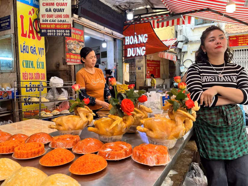 Thị trường ngày 28 Tết Bính Ngọ: Hàng hoá phong phú, giá cả ổn định -0