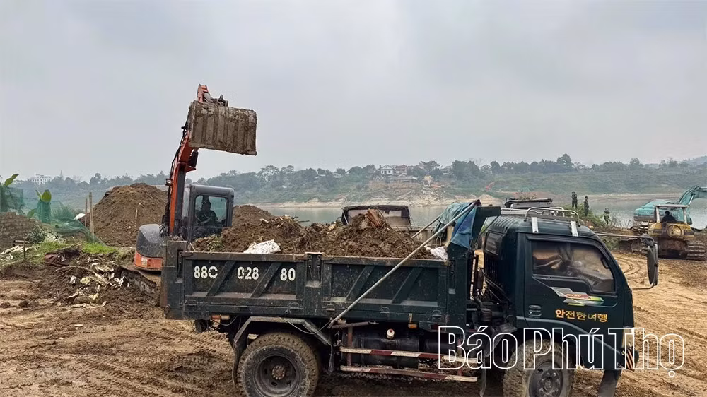 Thần tốc thi công cầu phao qua sông Lô -0
