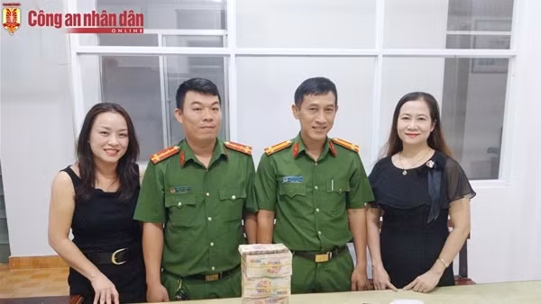 Công an phường ở Cần Thơ hỗ trợ người dân nhận lại gần 1 tỷ đồng chuyển nhầm
