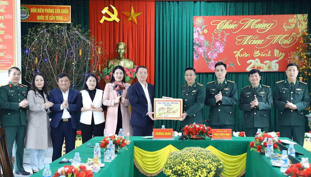 Tết bình yên nơi cửa ngõ biên giới Việt - Lào -0
