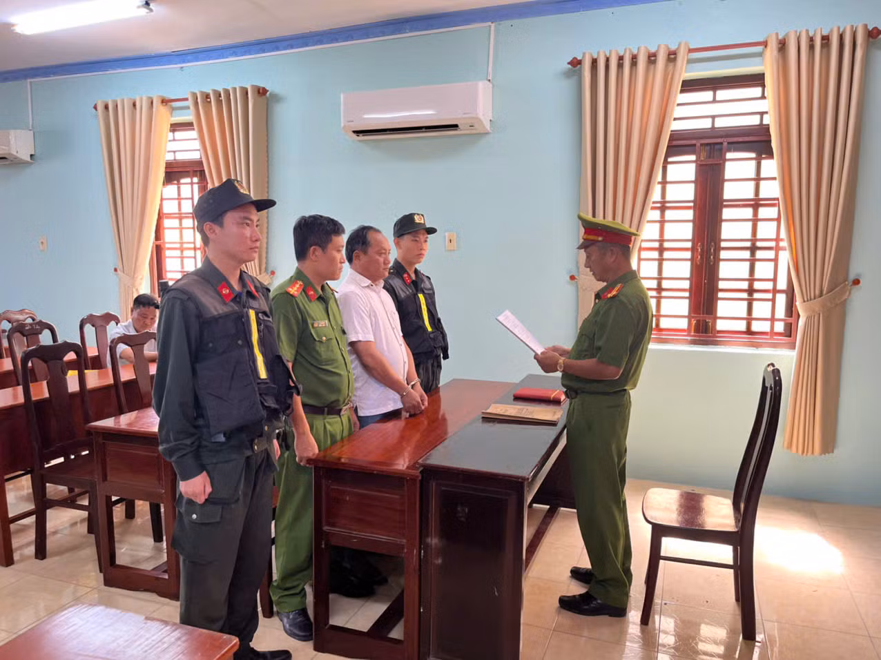 Triệt phá đường dây sản xuất, buôn bán máy biến áp giả -1
