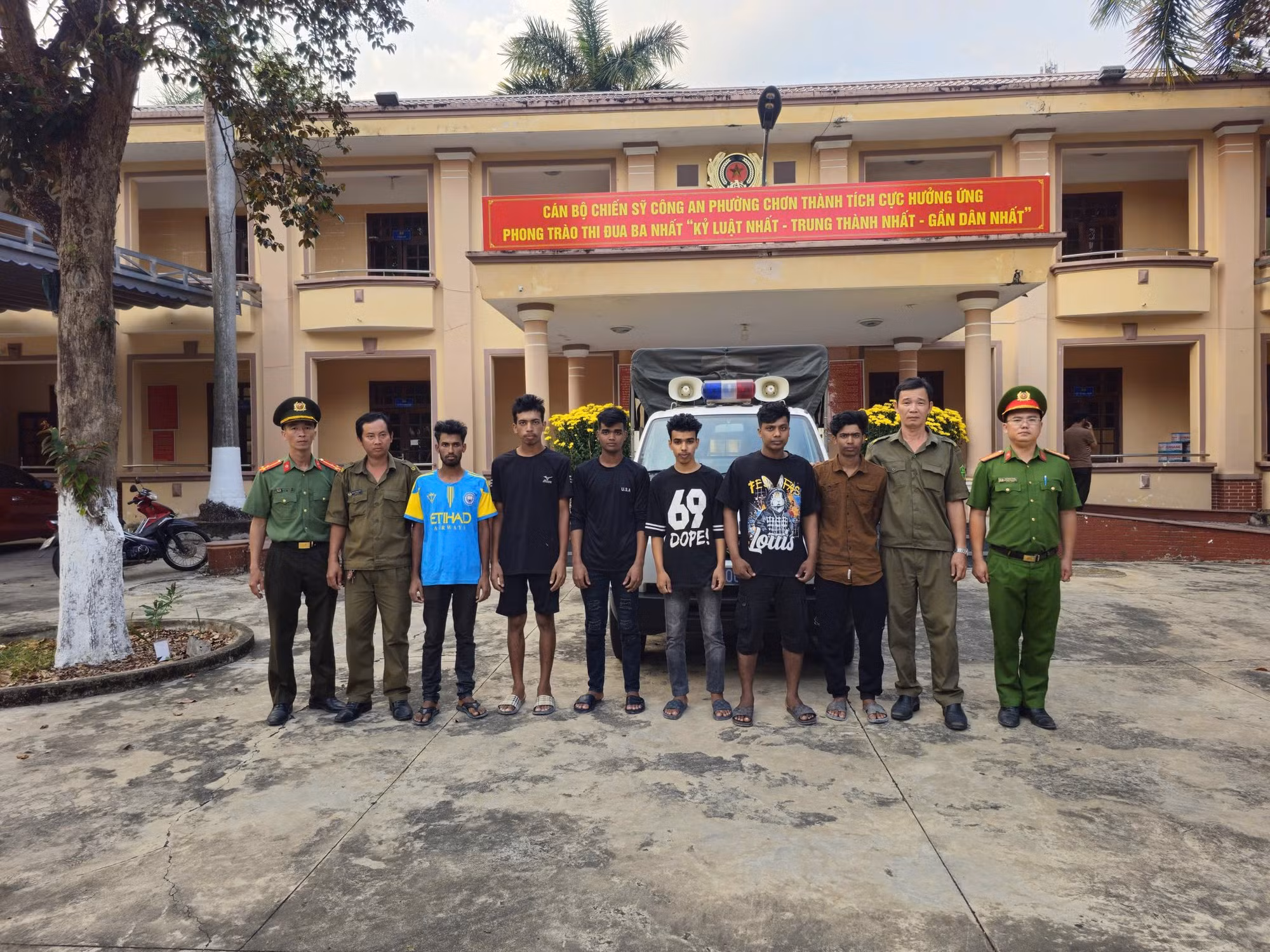 Một công ty bị phạt 138 triệu đồng do chứa nhiều người nước ngoài trái phép -0