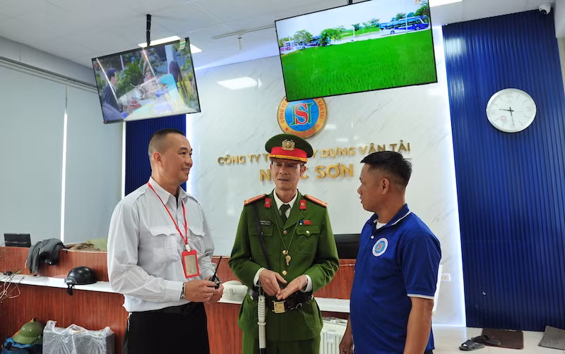Công an Hà Nội tăng cường đảm bảo an ninh trật tự tại bến xe dịp Tết Nguyên đán Bính Ngọ -0