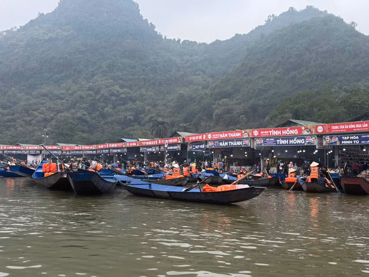 20.000 lượt khách trẩy hội tại quần thể di tích và danh thắng Chùa Hương -0