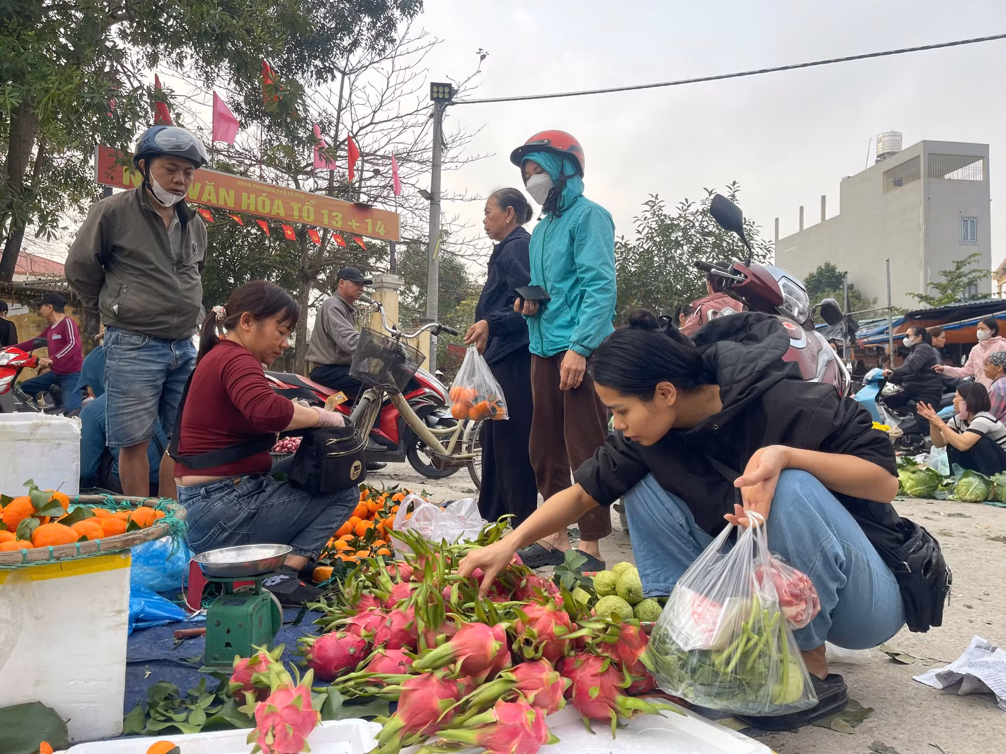 Nguồn cung dồi dào, giá cả ổn định trong ngày 29 tháng Chạp -0