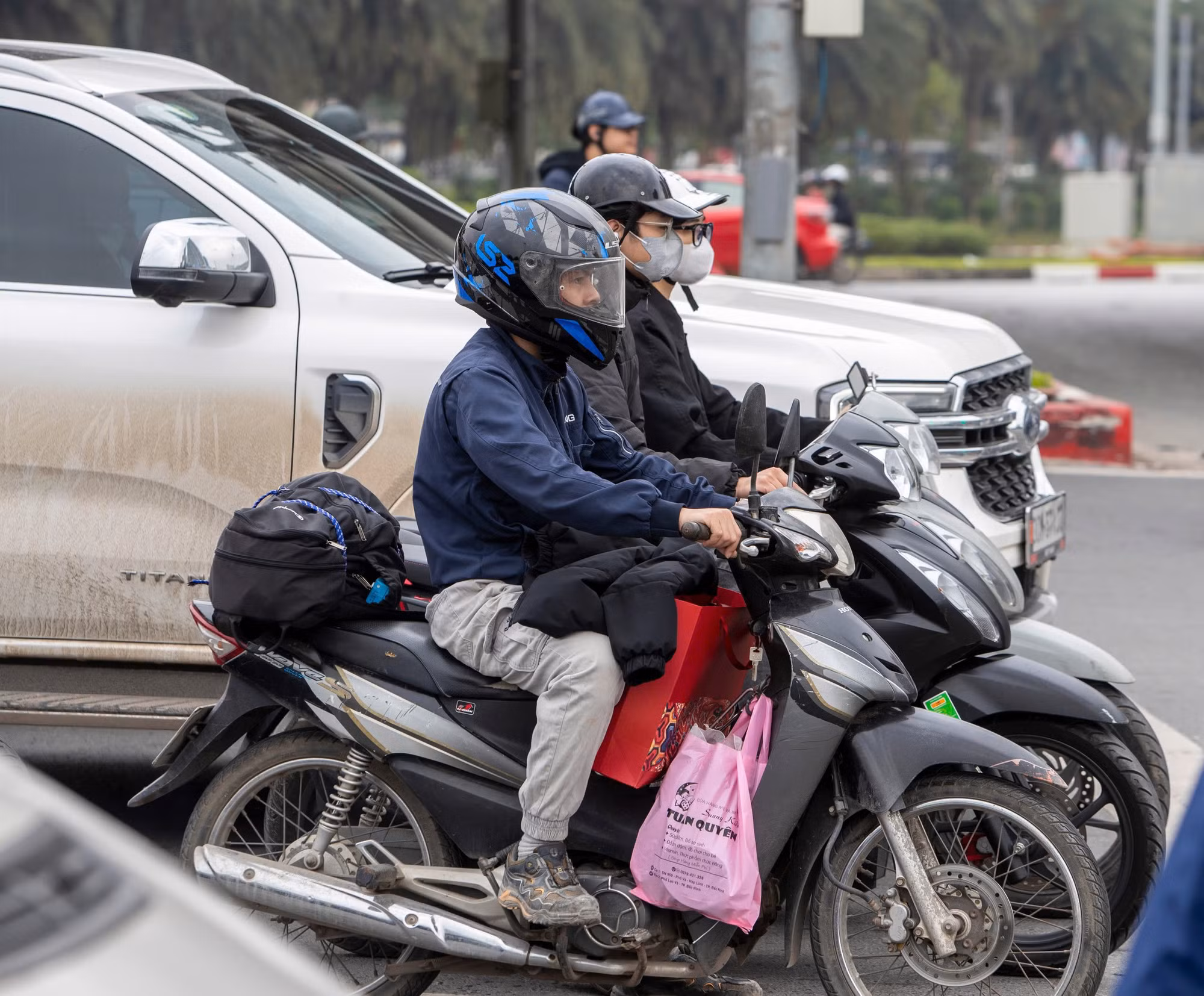 “Căng mình” giữ mạch giao thông Thủ đô chiều cuối năm -0