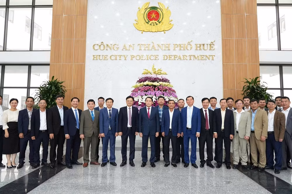 Thứ trưởng Bộ Công an Lê Quốc Hùng thăm, chúc Tết Công an TP Huế -0