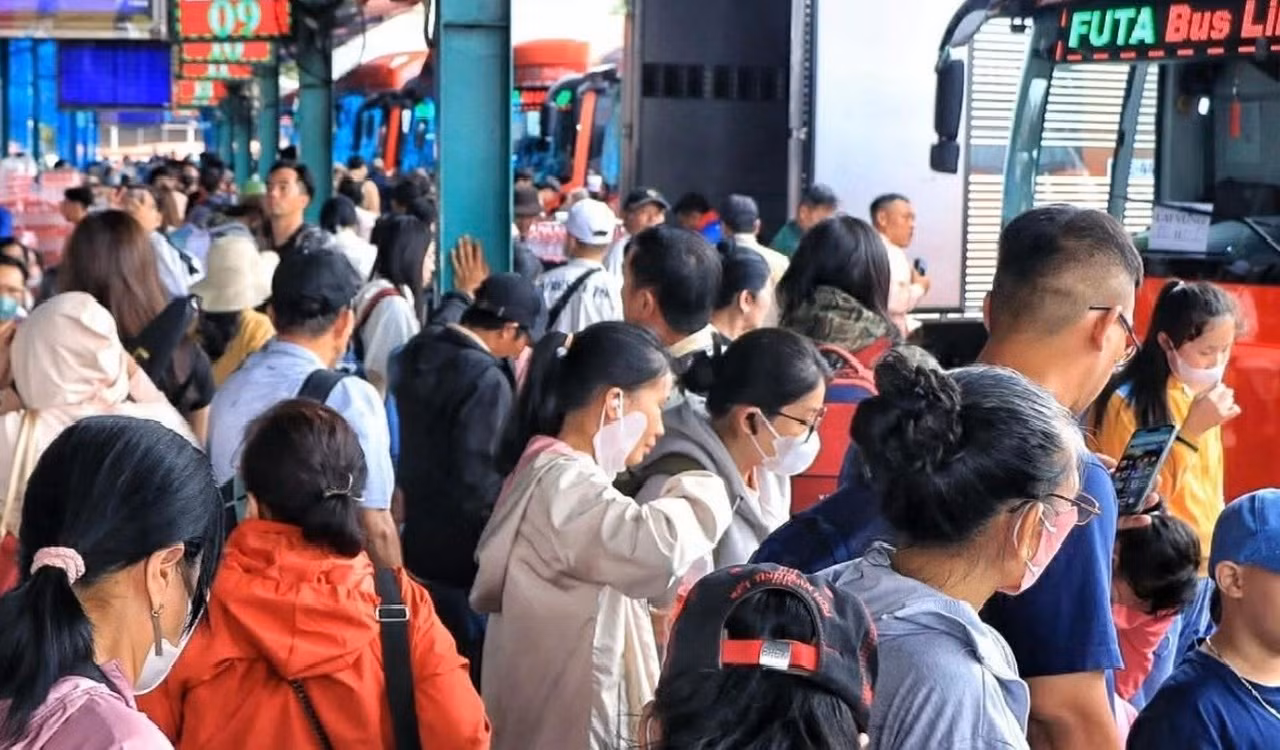 Quyết tâm không để ùn ứ kéo dài cục bộ để người dân về quê đón Tết an toàn -1