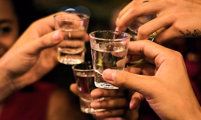 Cảnh báo uống rượu, tắm khuya dễ gây đột quỵ khi rét đậm, rét hại -0