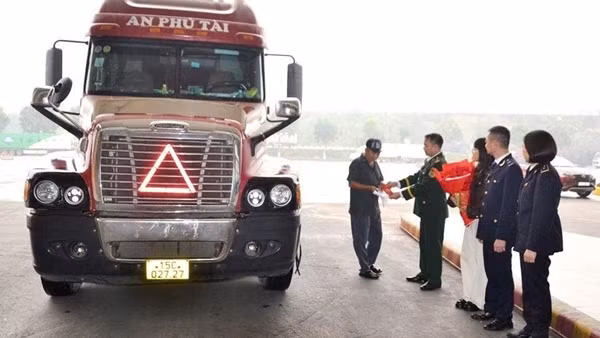 17 tấn sầu riêng xuất khẩu sang Trung Quốc "xông đất" cửa khẩu Lào Cai